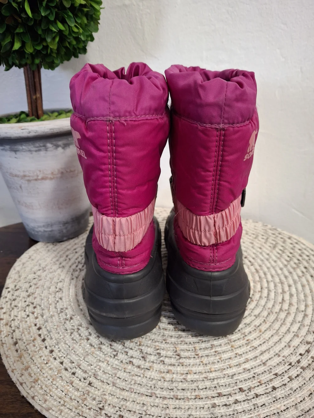Sorel Kids Hot Pink and Black Insulated Snow Boots Size 12.